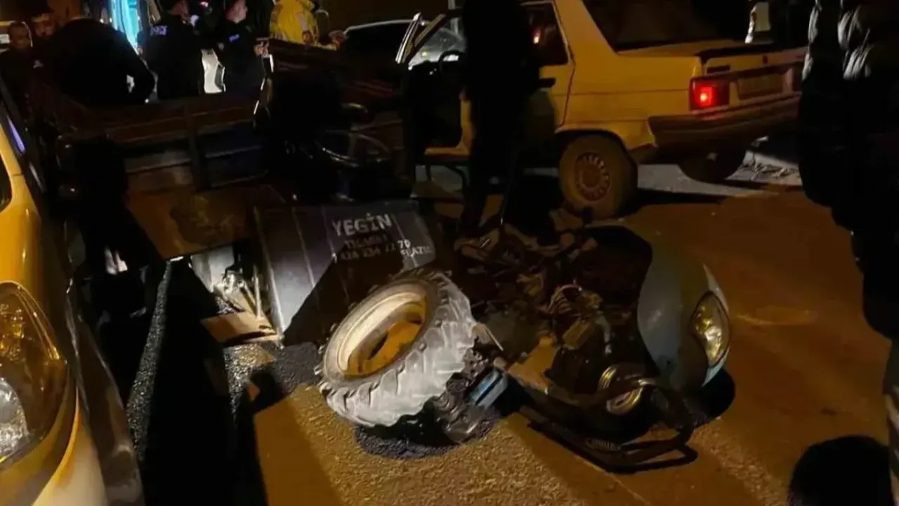 Elazığ'da patpat ile araç çarpıştı: 3 kişi yaralandı