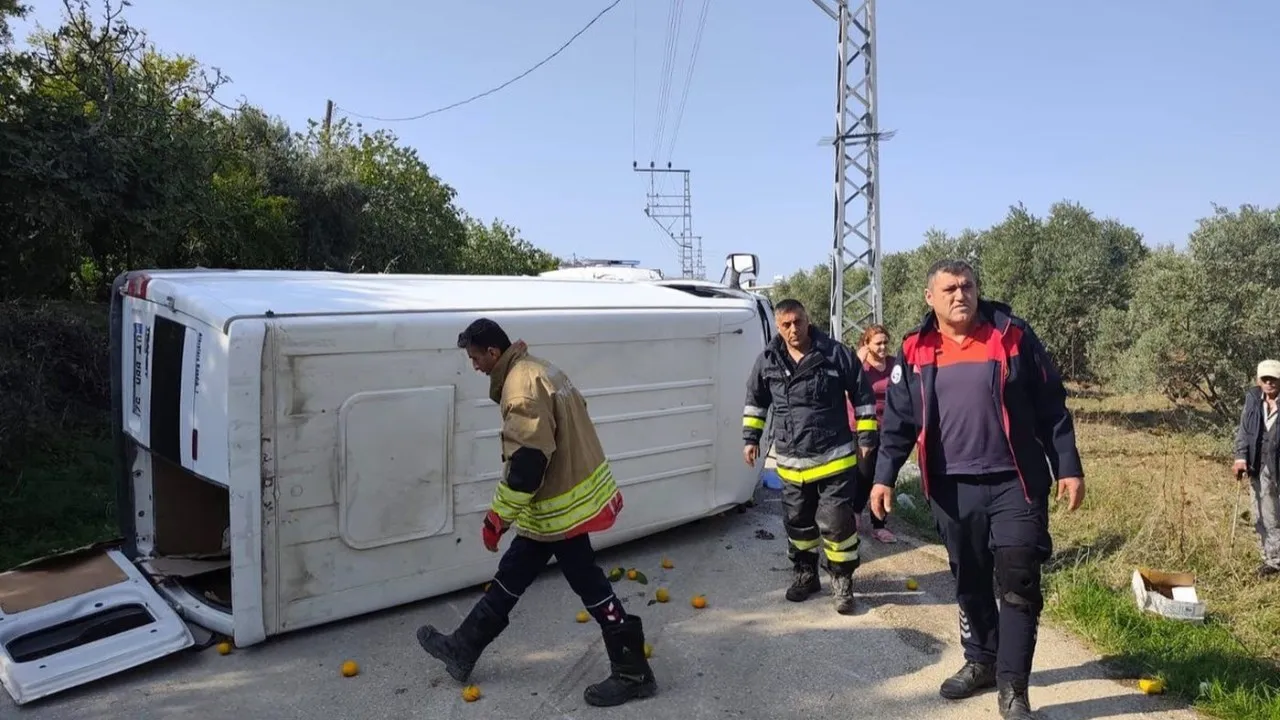 Hatay'da minibüs kaza yaptı: 2 kişi yaralı.