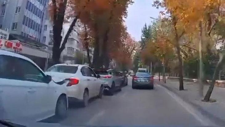 Hız yaparak zincirleme kazayı tetikledi!