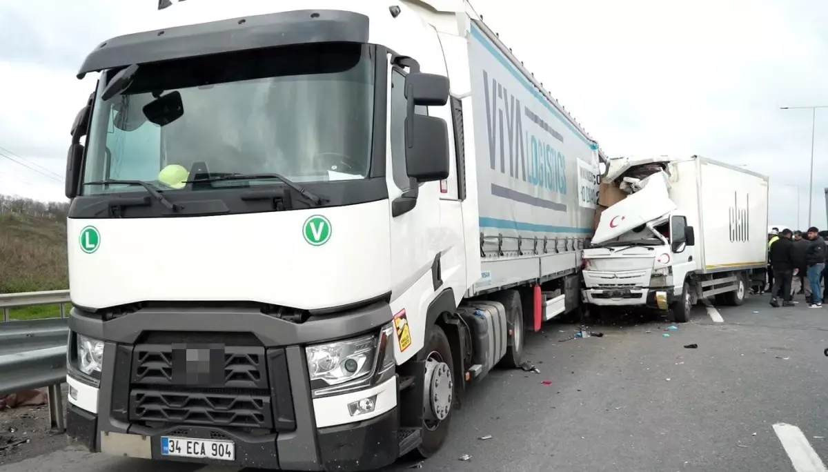 Kuzey Marmara Otoyolu'nda Trafik Kazasında 1 Kişi Hayatını Kaybetti, 1 Kişi Yaralandı.