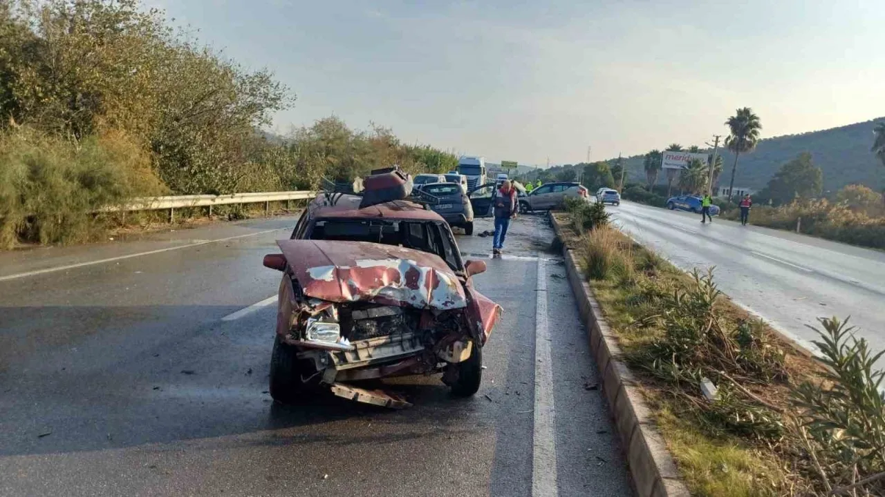 Milas-Bodrum yolu kısmında zincirleme trafik kazası: 2 kişi yaralandı