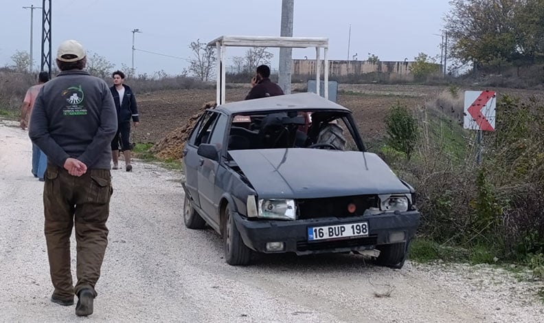Bursa'da trafik kazası sonucu 1 kişi hayatını kaybetti, 2 kişi de yaralandı.