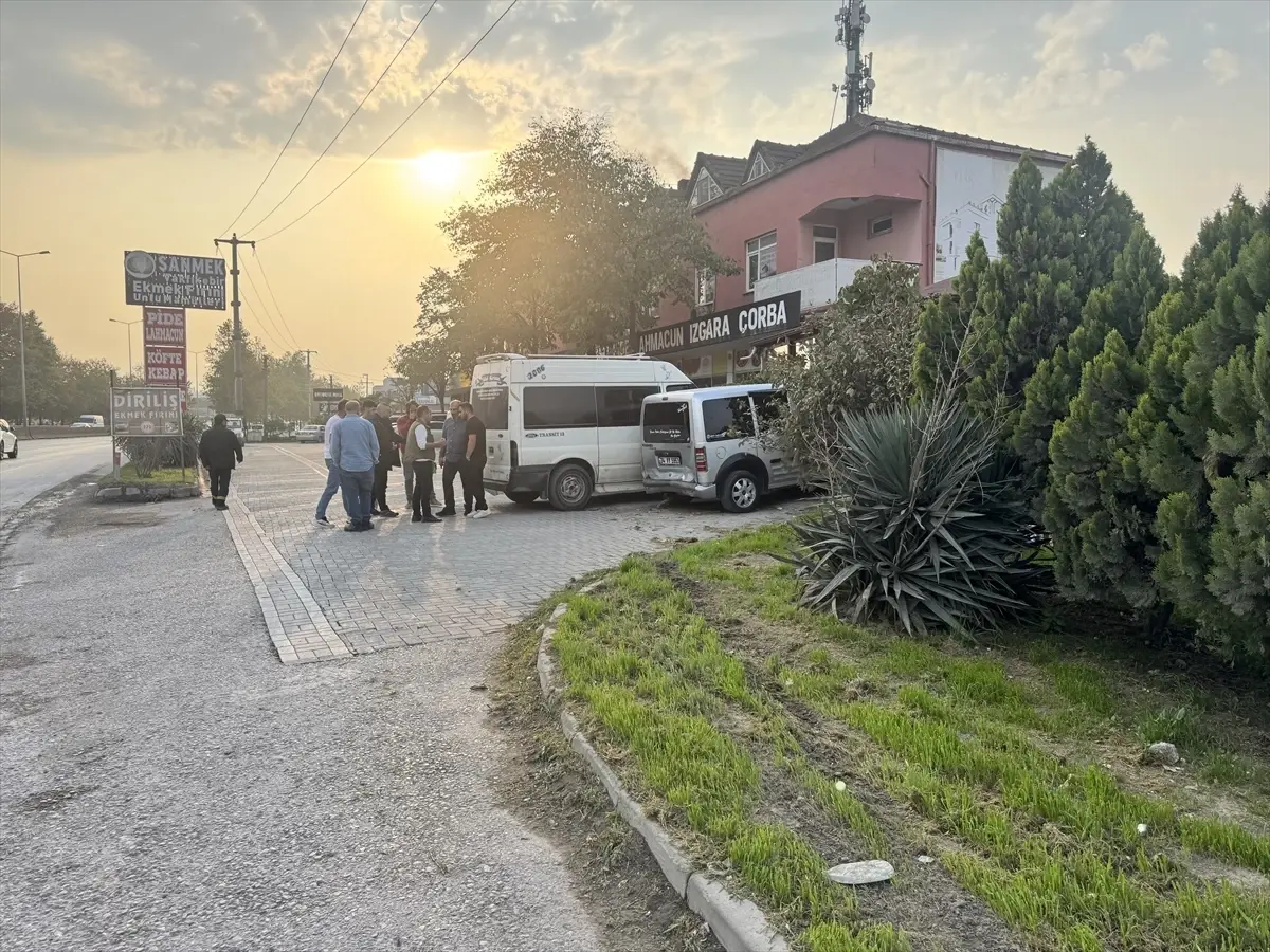 Kocaeli’nde Trafik Kazası: Bir Kişi Hayatını Kaybetti, Üç Kişi Yaralandı