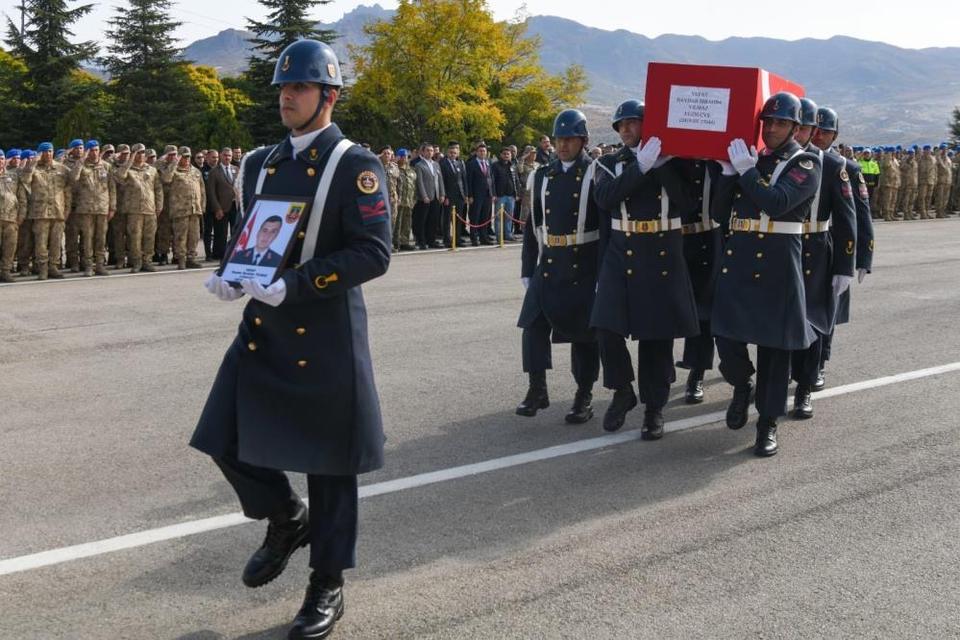 Uzman çavuş trafik kazasında yaşamını yitirdi.