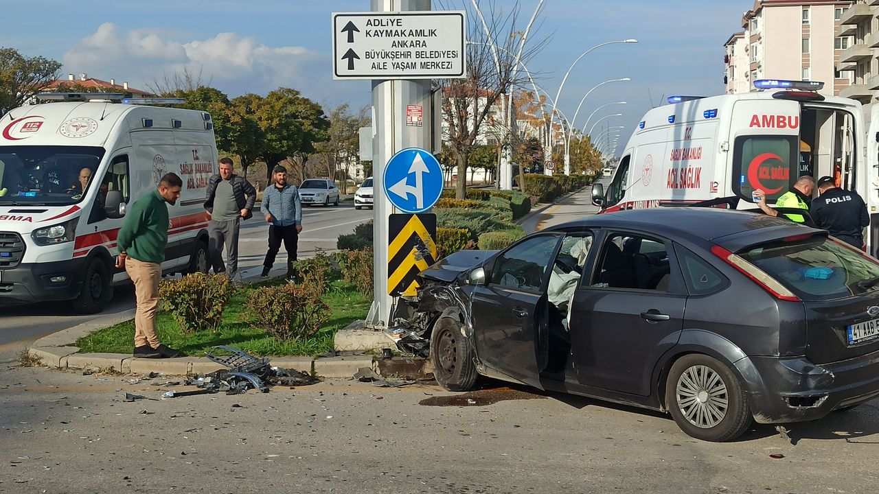 Ankara'da meydana gelen trafik kazasında 6 kişi yaralandı.