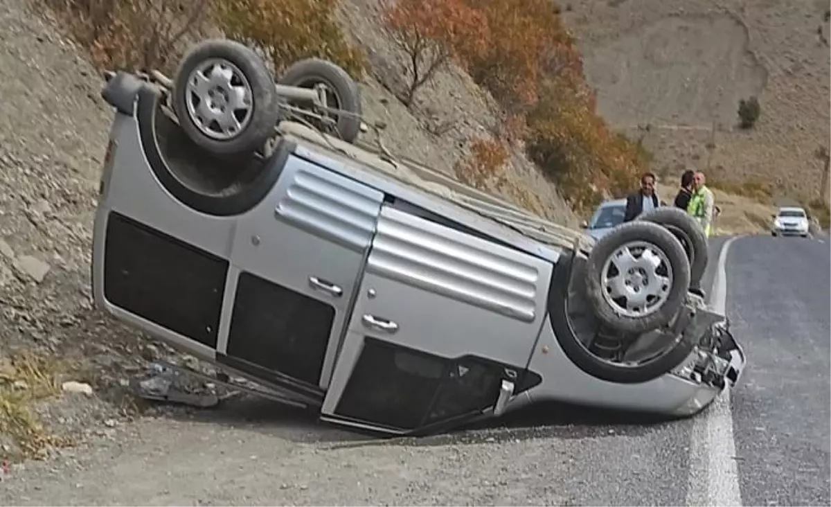 Hakkari-Van yolu kaza haberi: 2 kişi yaralandı.