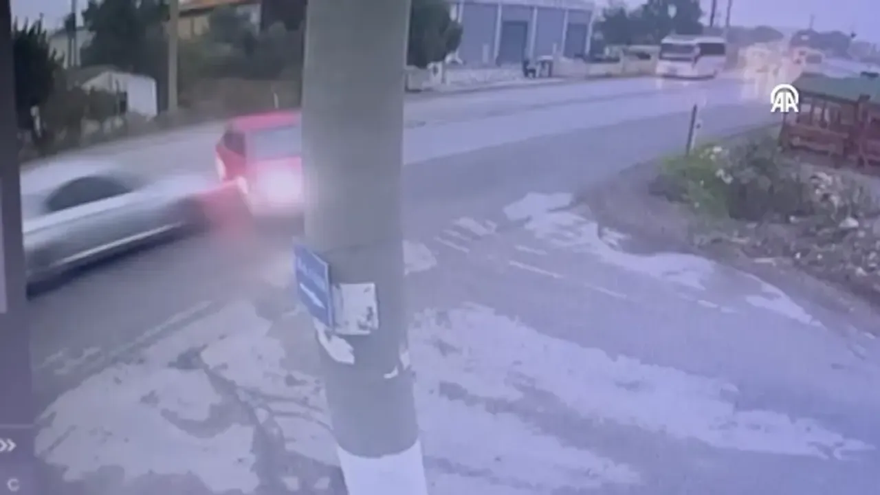 İzmir'de meydana gelen trafik kazasında 2 ölü ve 4 yaralı var.