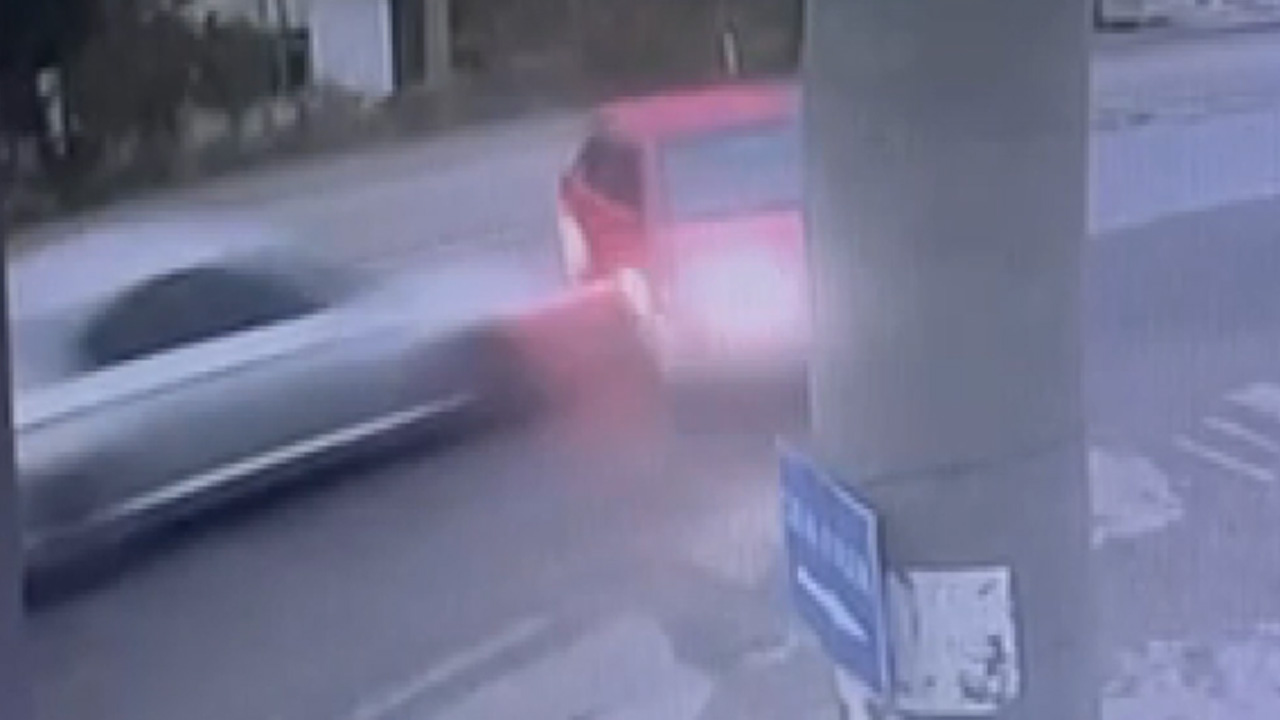 İzmir'de trajik kaza: 2 kişi hayatını kaybetti, 4 kişi yaralandı.