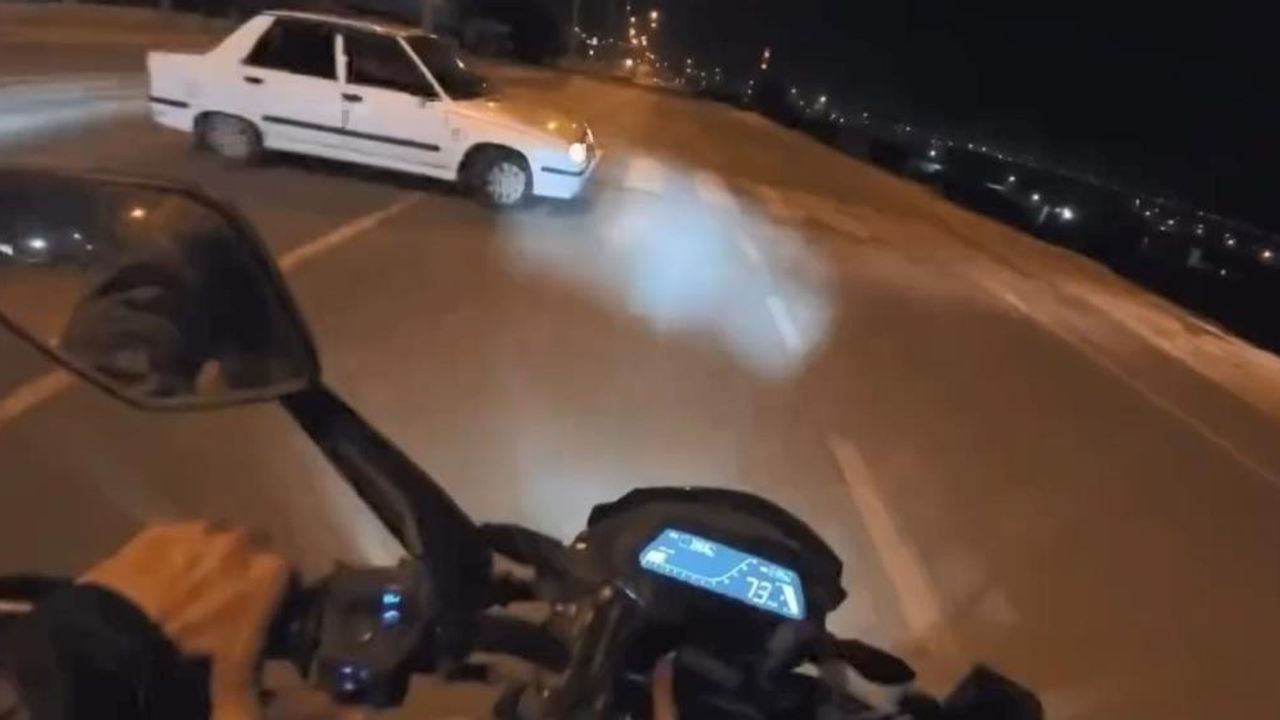 Motorsiklet kazası videosu çift tarafından kaydedildi.