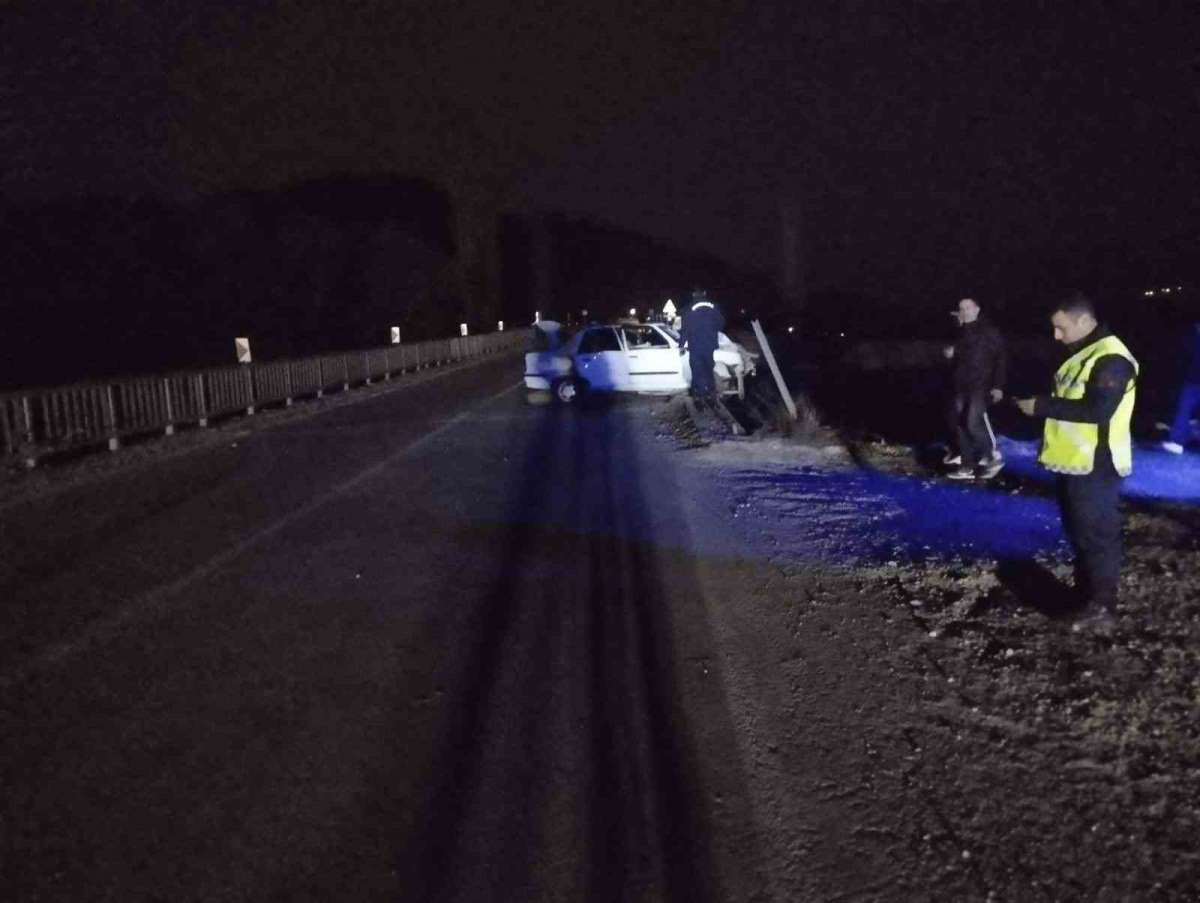 Sinop'ta trafik kazasında 1'i ağır olmak üzere toplam 3 kişi yaralandı.