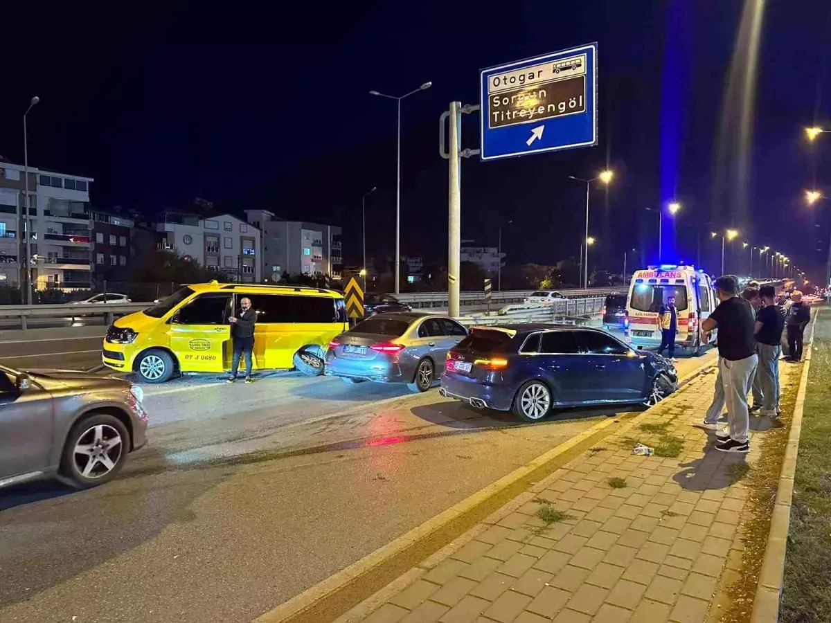 Manavgat'ta trafik kazasında 2 kişi yaralandı.