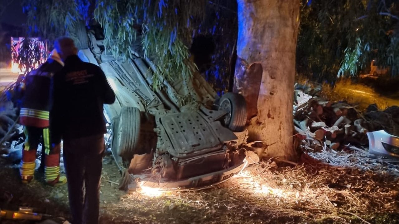 Mersin'de araç devrildi, 1 kişi hayatını kaybetti ve 3 kişi yaralandı.