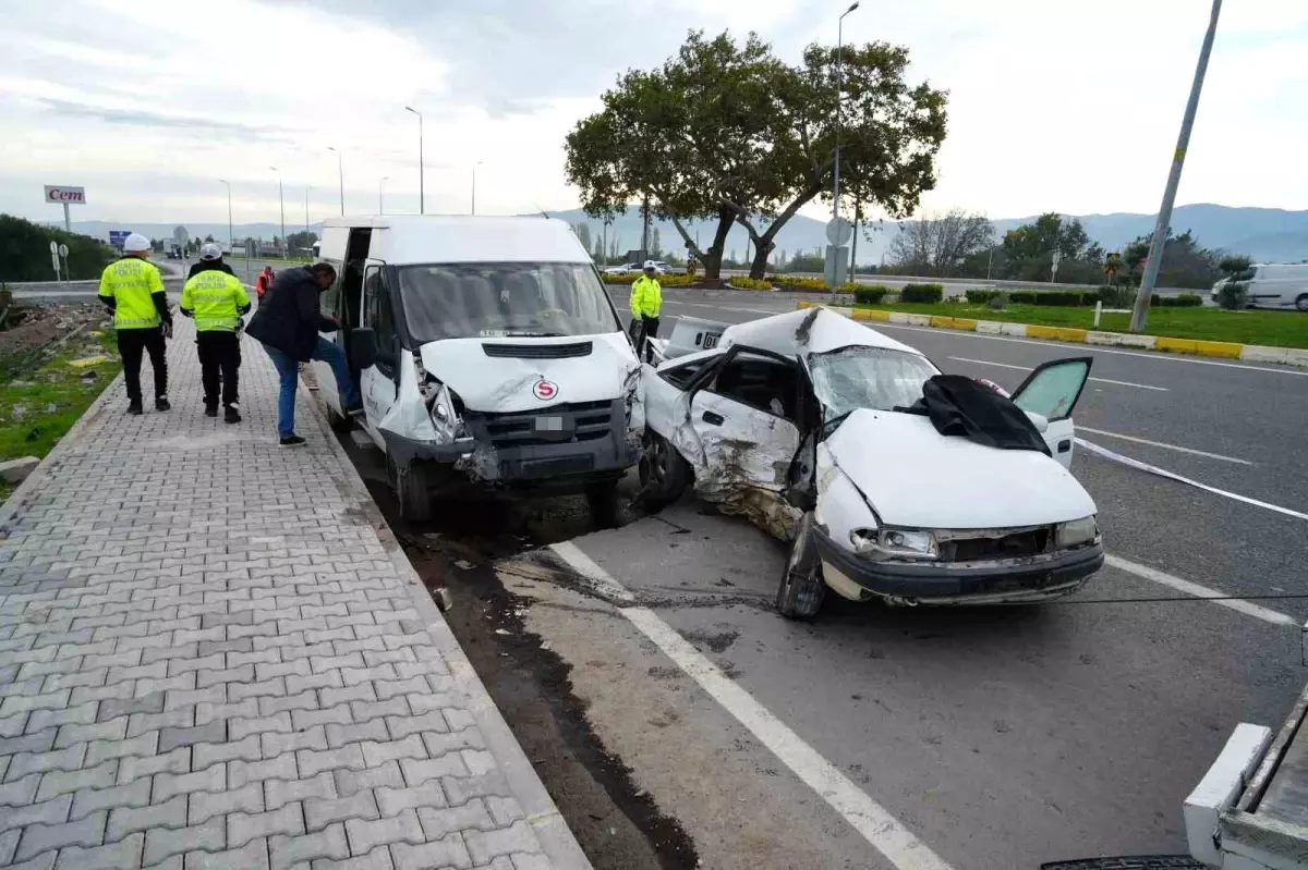 Balıkesir'de kaza: Bir kişi hayatını kaybetti, dört kişi yaralandı.