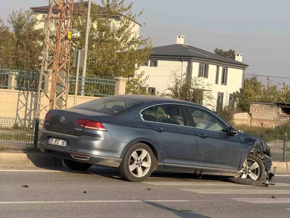 Iğdır'da Kaza: Sadece Maddi Zarar