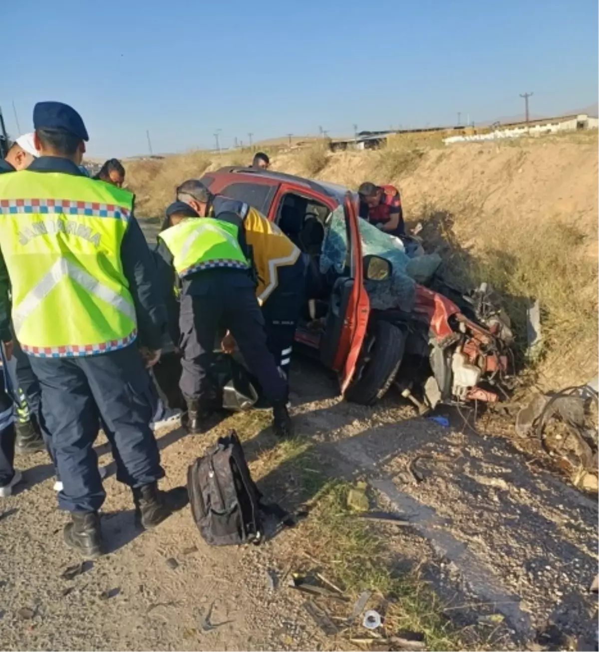 Kırşehir'de trafik kazasında bir kişi hayatını kaybetti, bir kişi yaralandı.