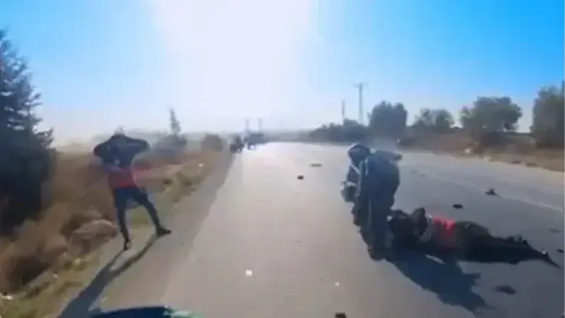 Mersin'de üzücü bir olay: Dönüş yolundaki konvoyda motosiklet ve araç çarpıştı.