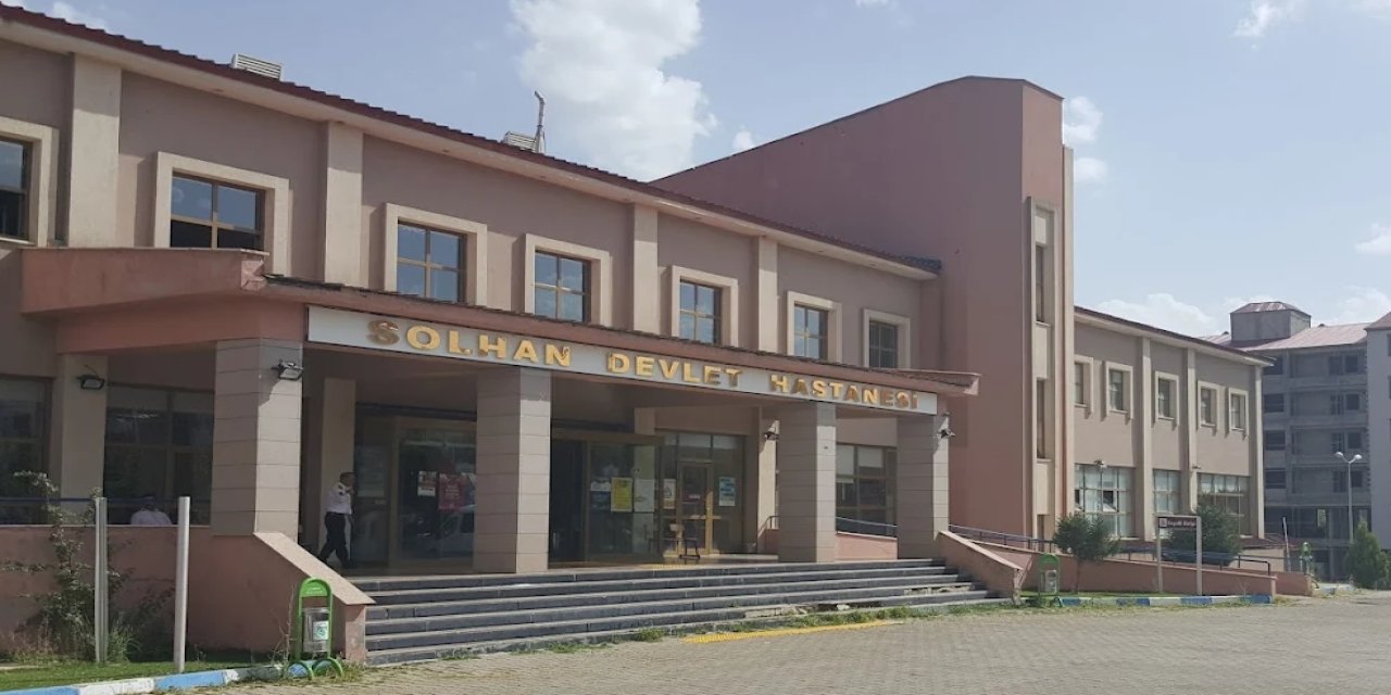 Solhan, Bingöl'de meydana gelen trafik kazasında 1 kişi hayatını kaybetti, 3 kişi yaralandı.