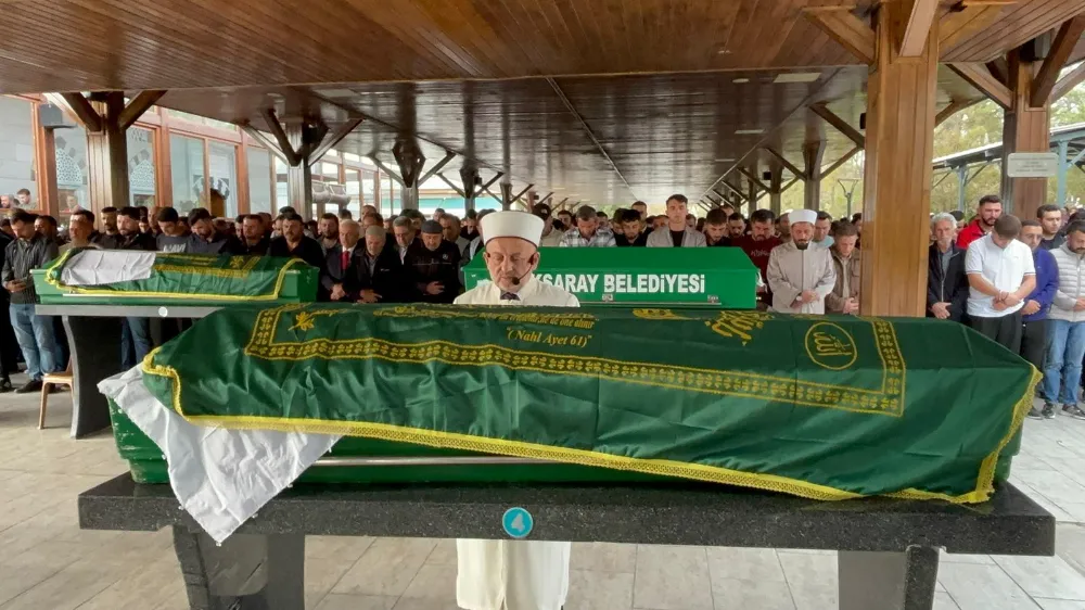 Ankara'da bir trafik kazasında ölen 3 aile üyesi Aksaray'da toprağa verildi.