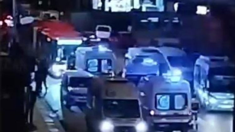 Ankara'da otomobil durakta çarptı, çok sayıda yaralı var.