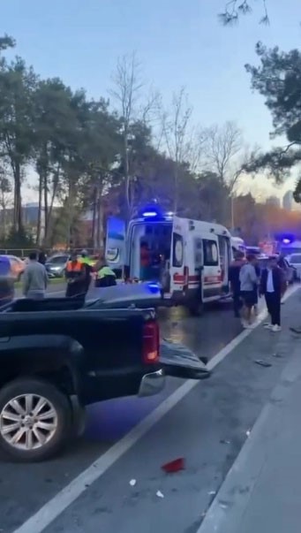 Ehliyetsiz sürücü, 17 yaşında, 3 kişinin yaralandığı kaza yaptı.