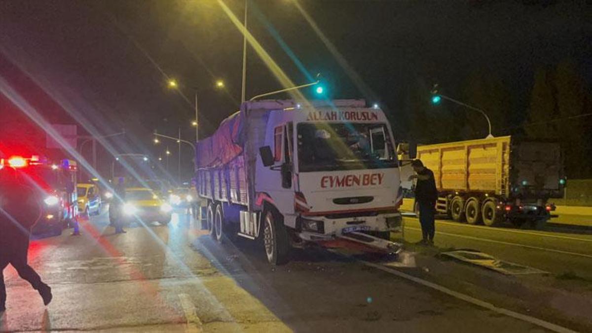 Eskişehir ile Kütahya arasındaki yol üzerinde trafik kazasında 4 kişi yaralandı.