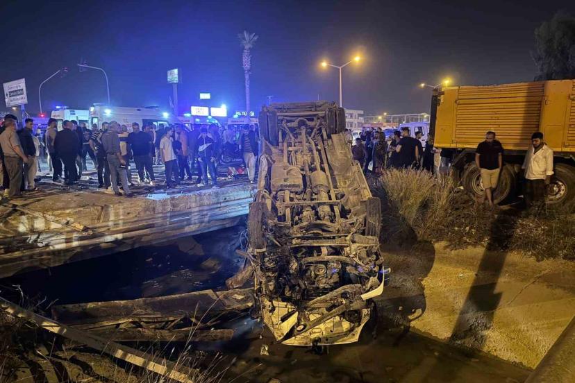 Mersin'de 10 kişinin yaralandığı kaza görüntülendi.