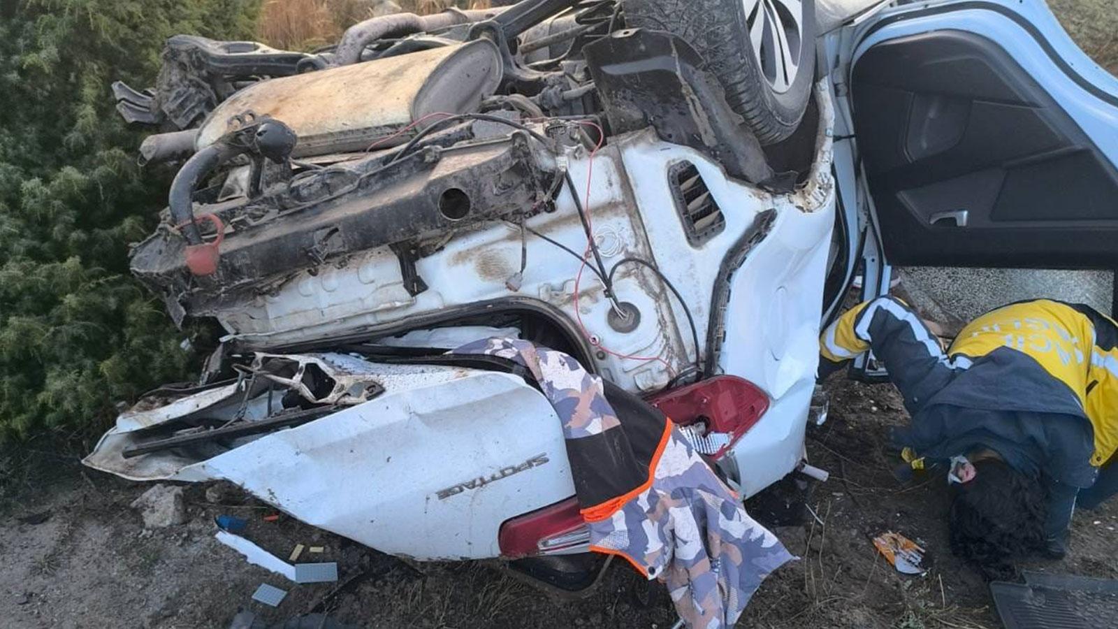 Afyon'da kaza: Bir araç sürücüsü yaşamını yitirdi.