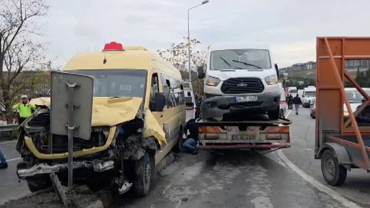 Başakşehir'de ardışık kaza: Yararlılar mevcut, Esenyurt yönü trafiğe kapandı