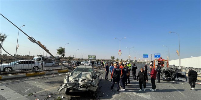 Şanlıurfa'da Zincirleme Trafik Kazası: 2 Kişi Hayatını Kaybetti, 2 Kişi Yaralandı.
