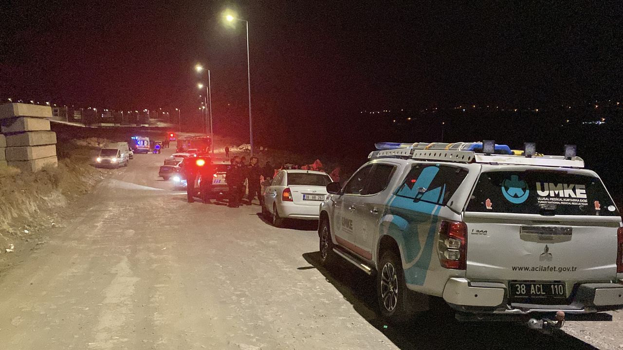 Talas'ta araç uçuruma devrildi, sürücü hayatını kaybetti.