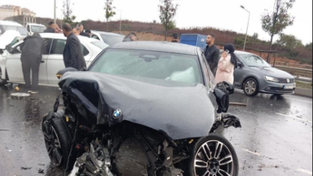 Başakşehir'de trafik kazasında anne ile oğlu hayatını kaybetti.