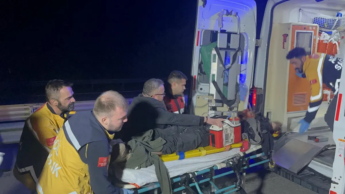 Kula'da trafik kazasında 1 kişi hayatını kaybetti, 2 kişi yaralandı.