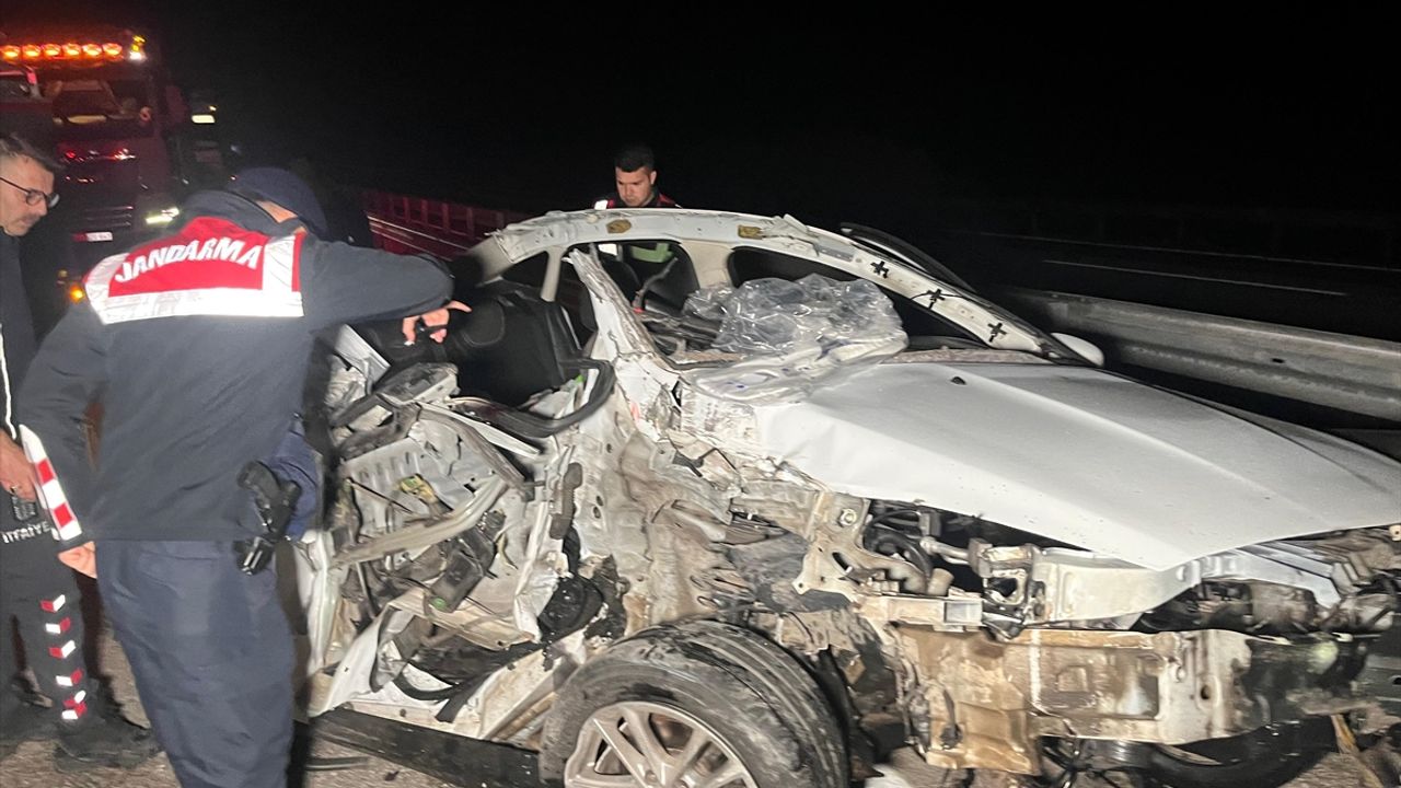 Manisa'da yaşanan ölümlü kaza: Kamyonete ok gibi çarptı!