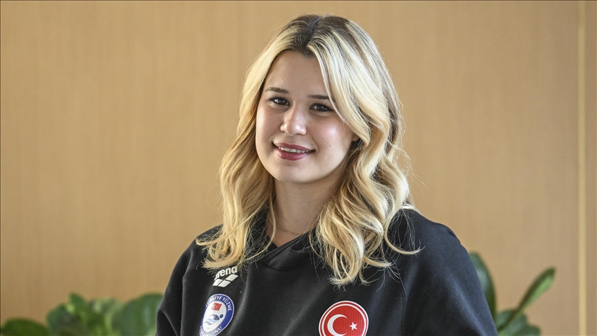 Para yüzücü Defne Kurt, su sayesinde hayata geri dönüşüyle herkesi etkiliyor.