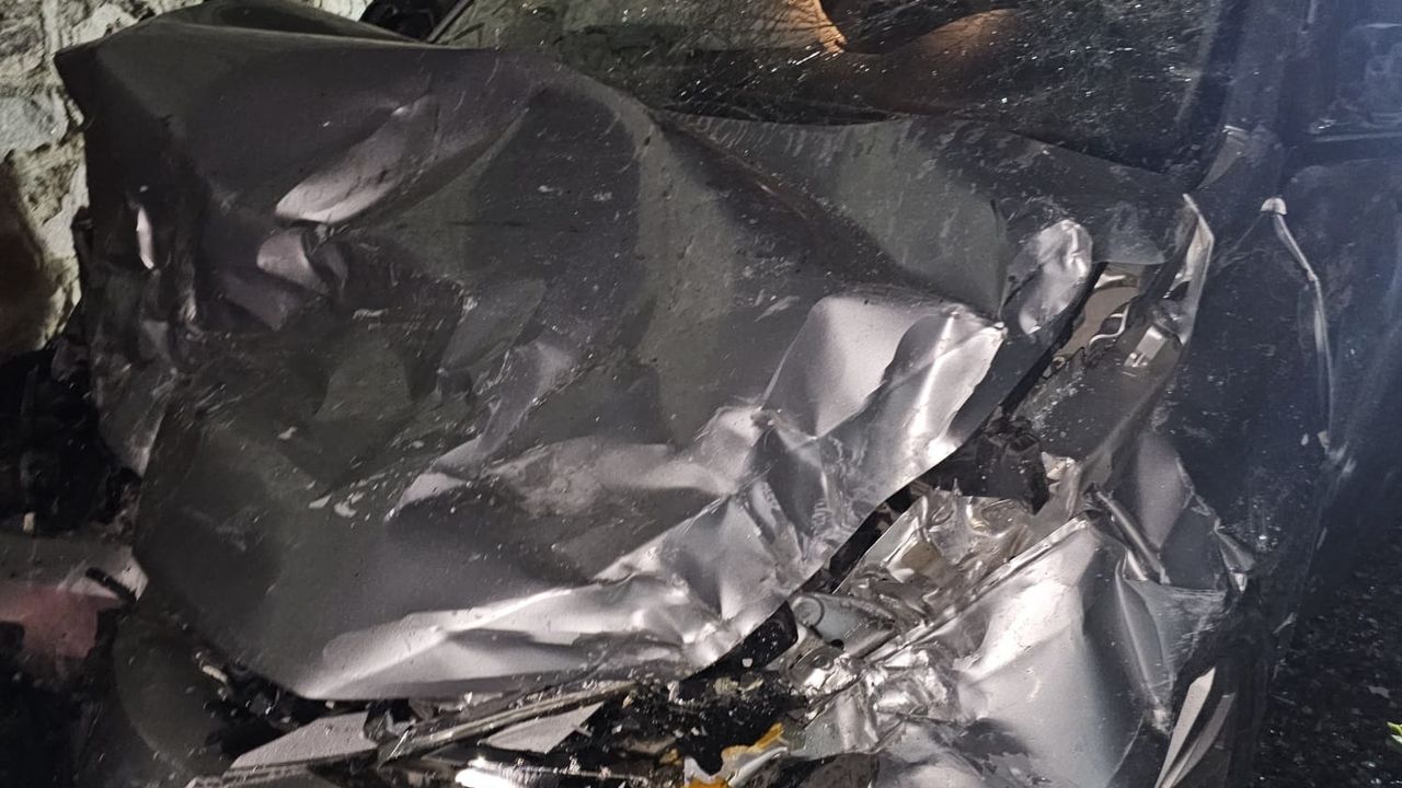 Sivas Suşehri'nde Kaza: 1 Kişi Hayatını Kaybetti, 2 Kişi Yaralandı.