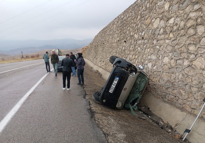 Bayburt'ta meydana gelen trafik kazasında 3 kişi yaralandı.