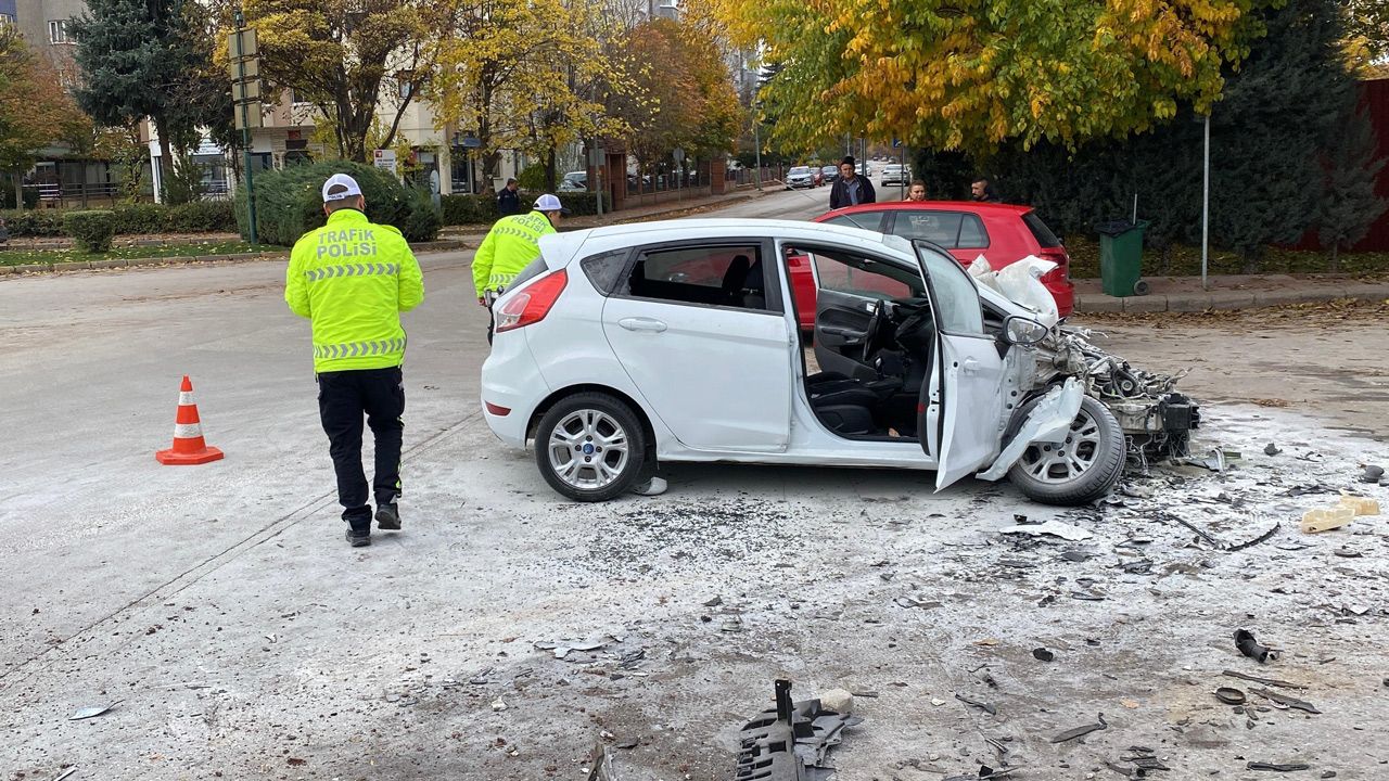 Eskişehir'de kaza: 70 yaşındaki sürücü öldü.