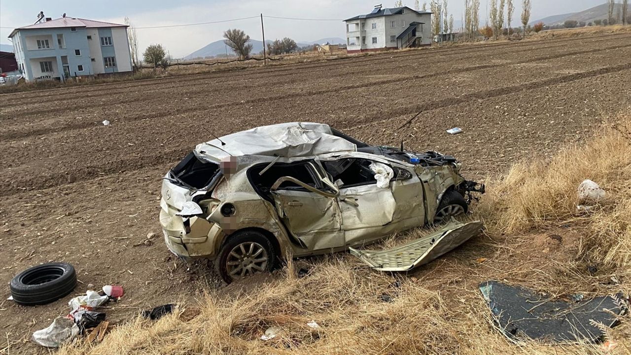 Kahramanmaraş'ta araç şarampole devrildi, sürücü öldü.