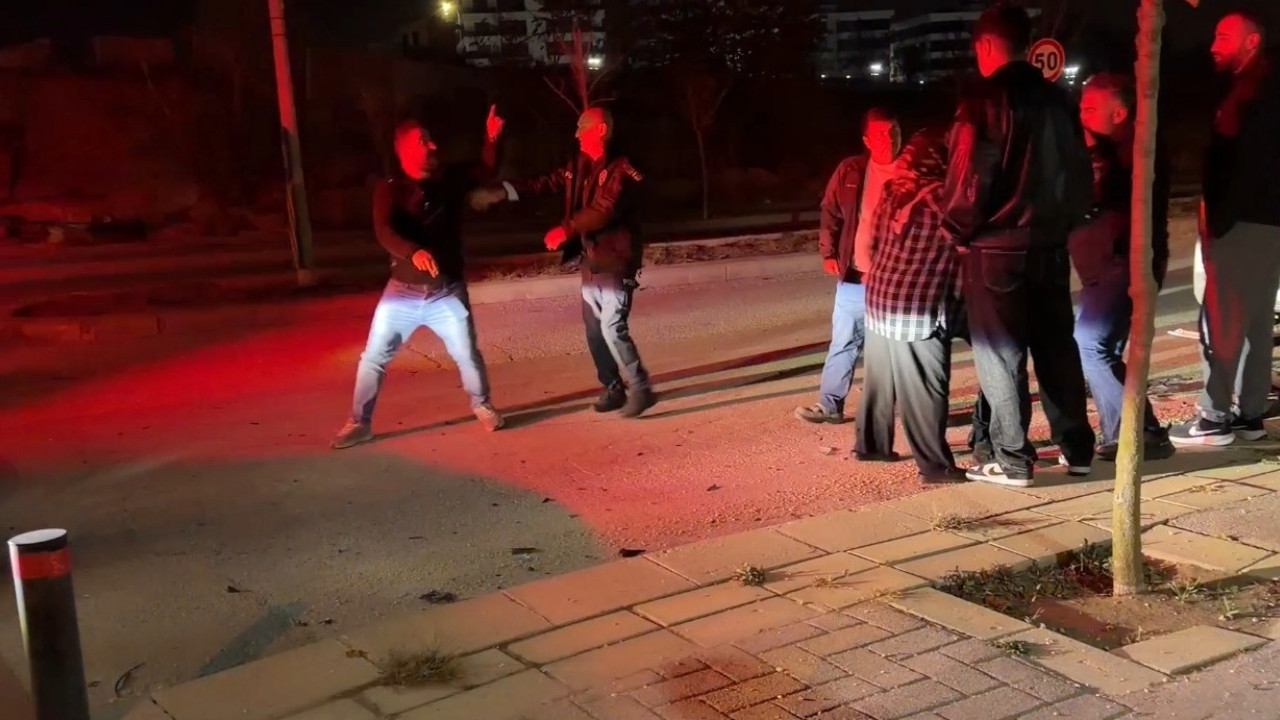 Kaza geçiren sürücüler, birbirlerini tanıdık çıktı: Tartıştılar