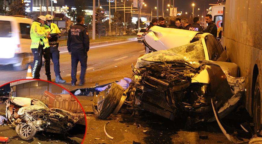 Malatya'da korkunç kaza: 3 araç çarpıştı, 2 kişi hayatını kaybetti, 3 kişi yaralandı.