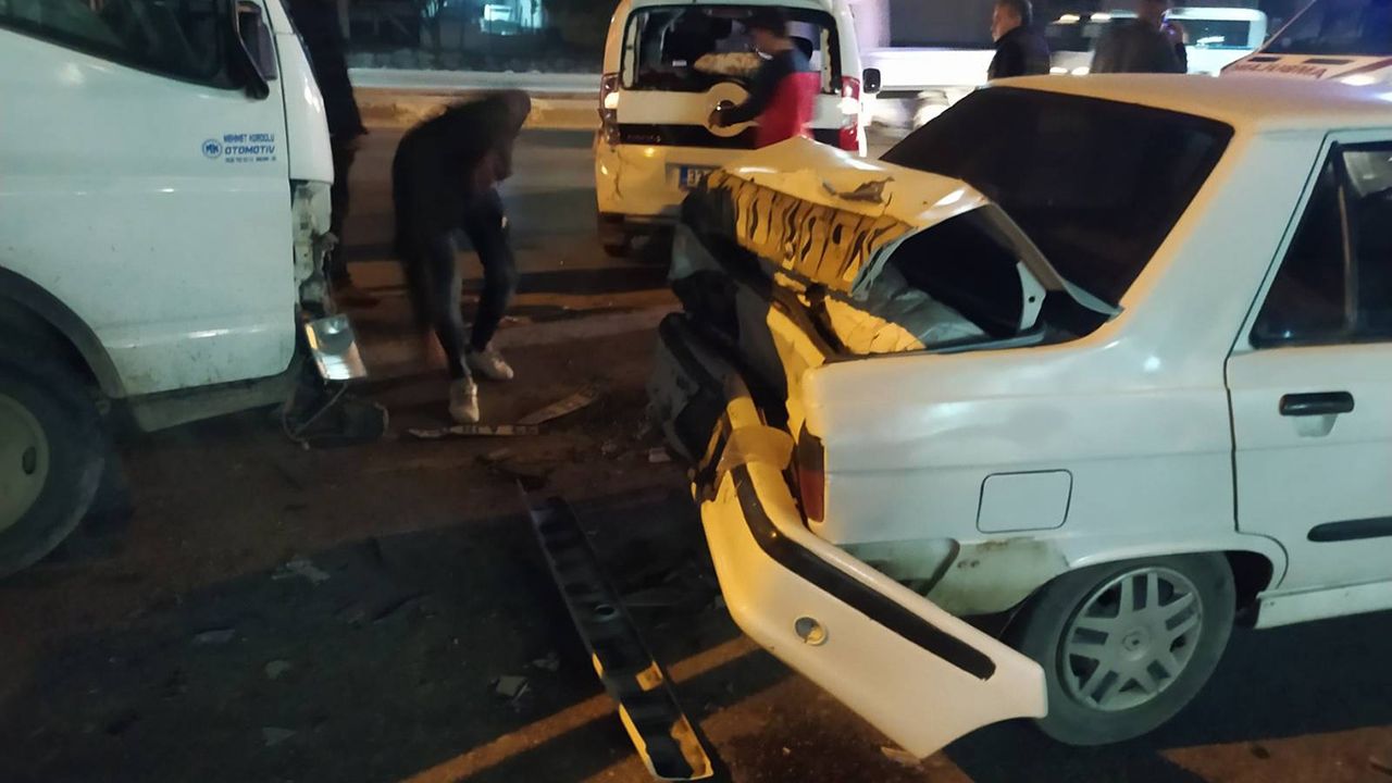 Mersin'de maddi zararlı kaza.