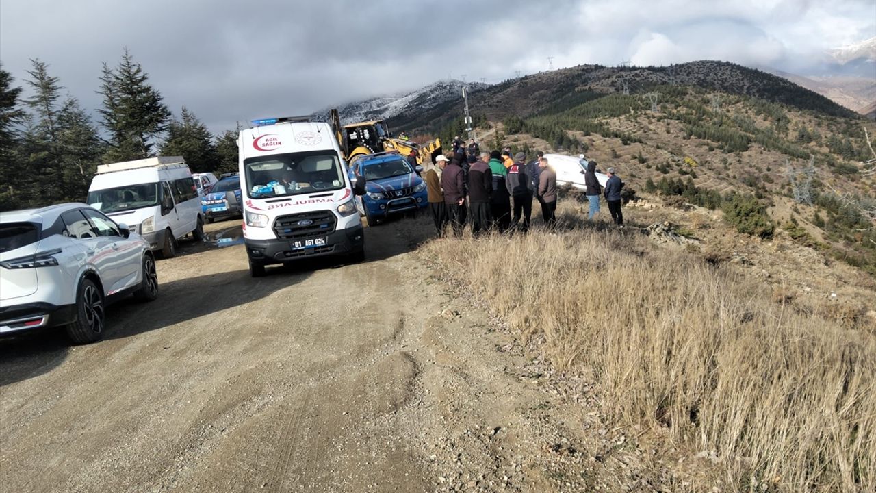 Adana'da aracın uçuruma yuvarlandığı trafik kazasında bir kişi hayatını kaybetti.