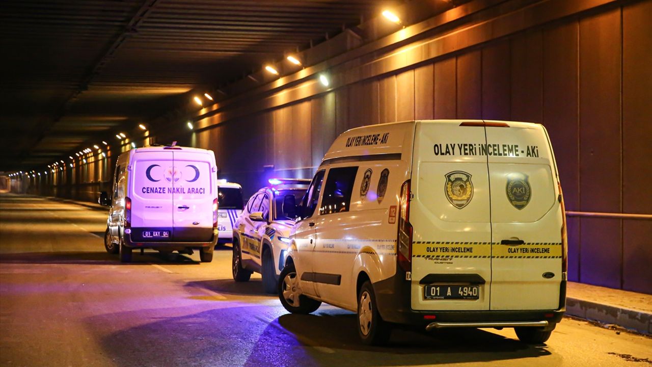 Adana'da karşı şeride geçen cipin yarattığı kaza sonucu 2 ölü ve 1 yaralı var.