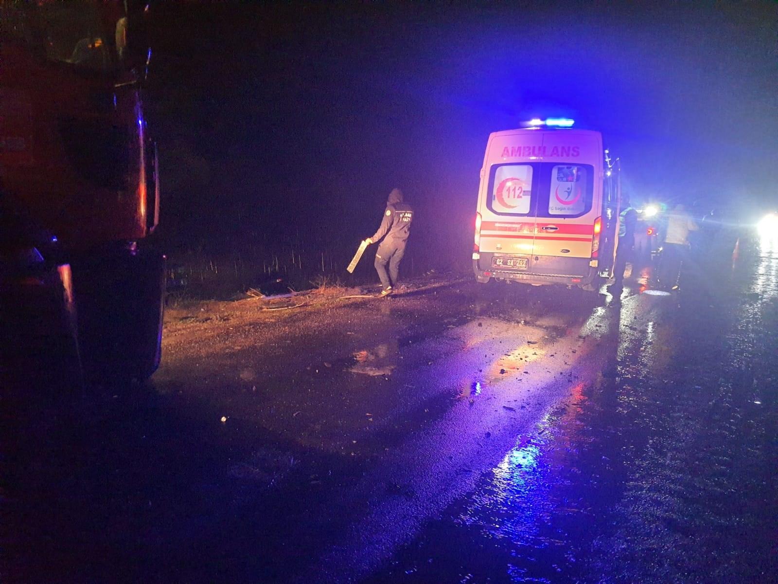 Adıyaman'da araçlar çarpıştı, 3 kişi yaralı.