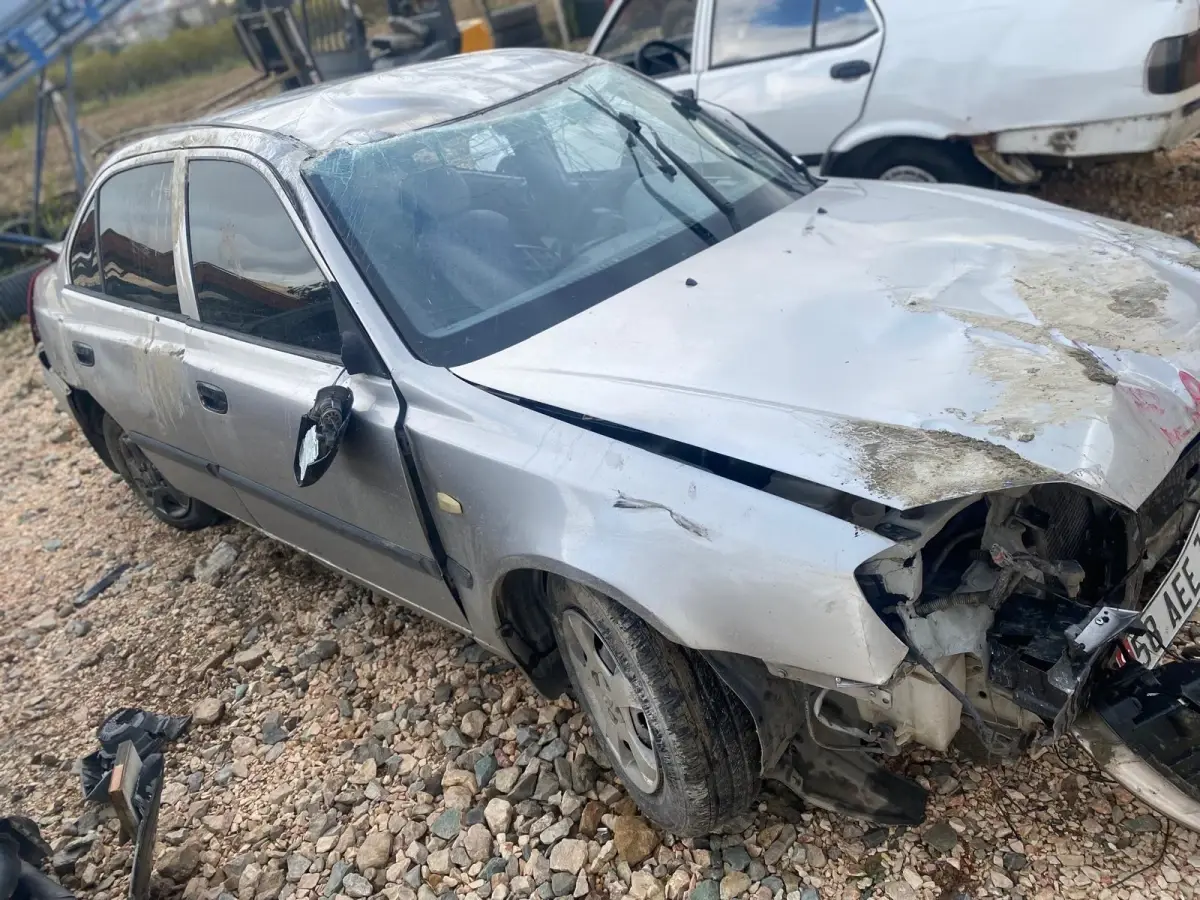 Amasya'da trafik kazasında sürücü yaralandı.