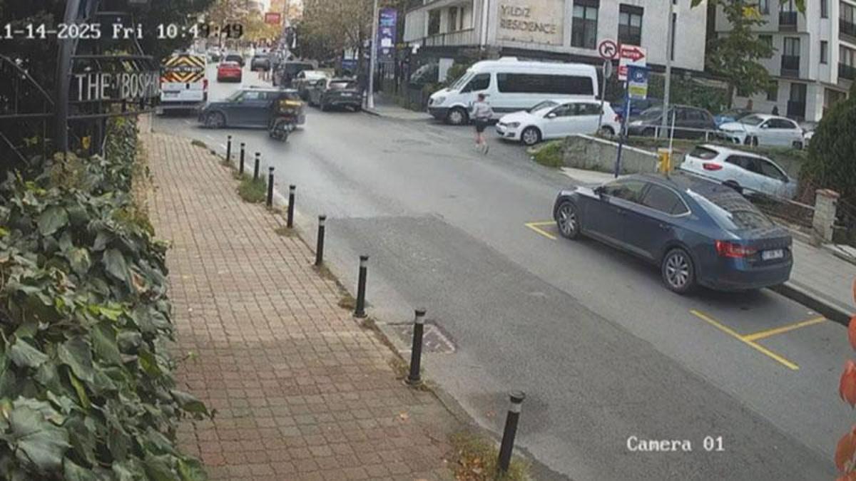 Beşiktaş'ta motosiklet ile otomobilin çarpıştığı kaza güvenlik kamerasında görüntülendi.