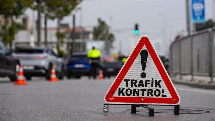 İzmir'de trafik kontrolleri "kaza analizi birimi" raporu doğrultusunda yapılıyor.