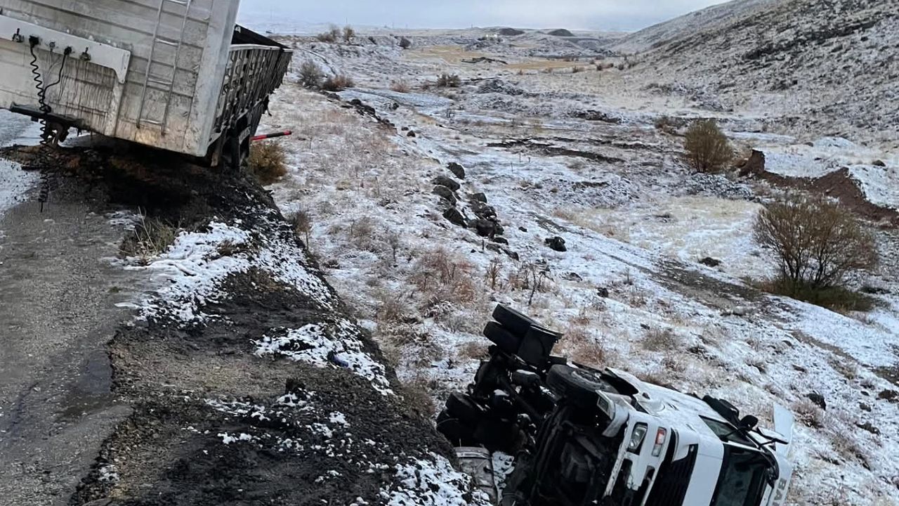 Malatya Doğanşehir'de meydana gelen iki farklı trafik kazasında 2 kişi yaralandı.