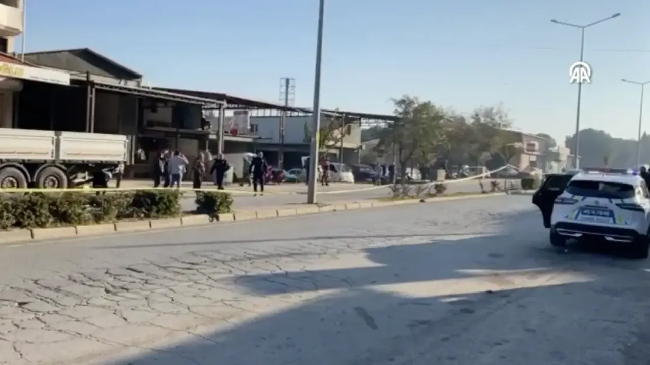 Manisa'da trafik kazasında bir polis şehit oldu, bir polis de ağır yaralandı.