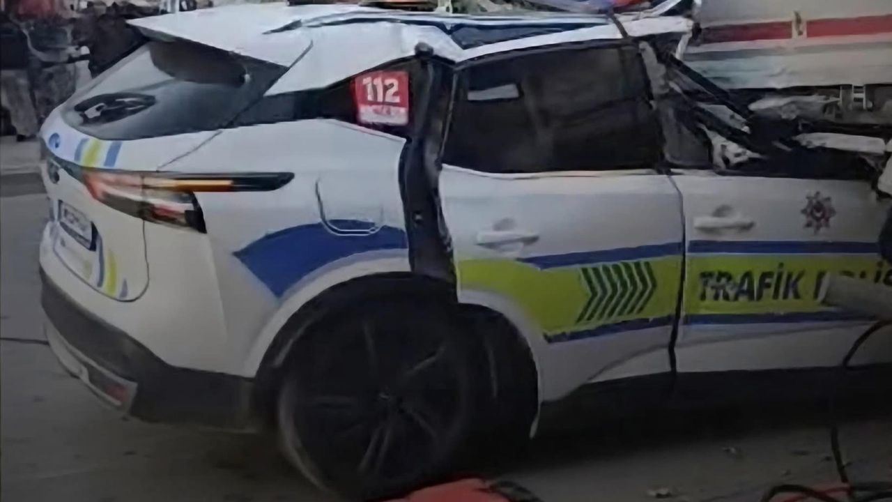 Manisa’da trafik kazasında polis memuru hayatını kaybetti.